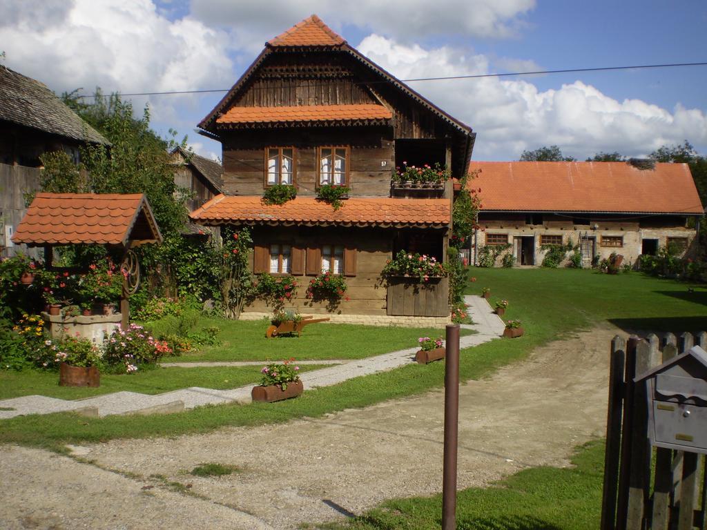 Apartments Iza Na Trem Čigoč Exterior foto